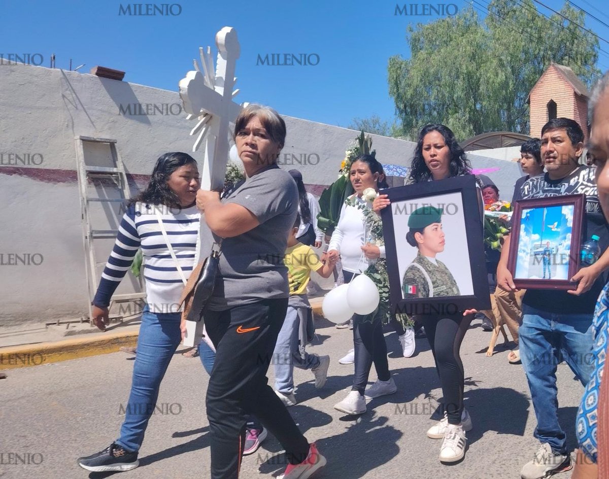 Milenio's tweet image. 🪖🟣 Stephany Carmona, de 19 años, soñaba con servir a México en la Guardia Nacional y murió por dos balazos en práctica de tiro; investigan feminicidio

La joven había denunciado ser víctima de acoso dentro de la corporación. El Segundo Sargento Yair Manuel &apos;N&apos;, el presunto…