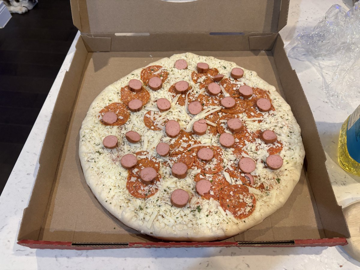 justinwhitmore2's tweet image. My Pizza-Friday for tonight #Pizza #PizzaDogs #PizzaHotDogs #PizzaFriday #FoodPorn