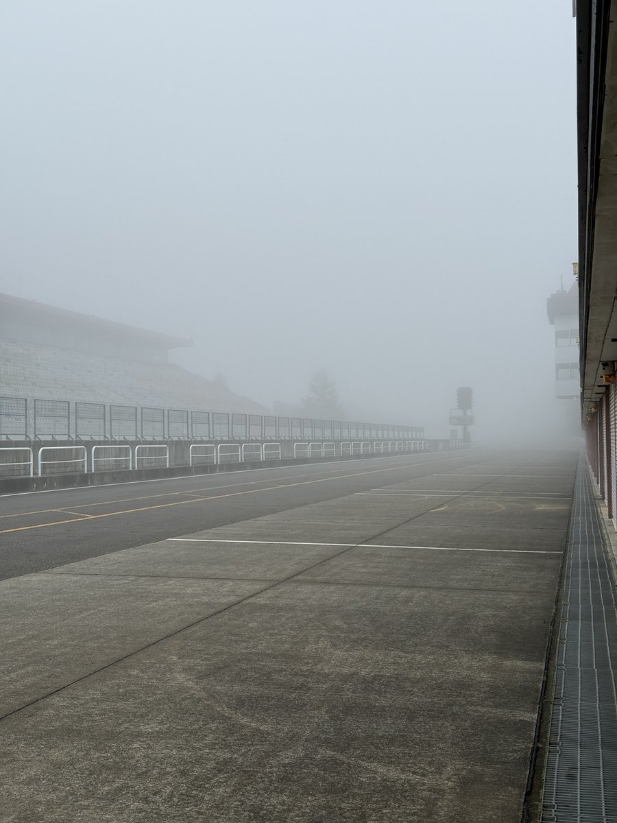 おはようございます！
北海道クラブマンカップ最終戦！
練習3日目です！

本日は霧です。
