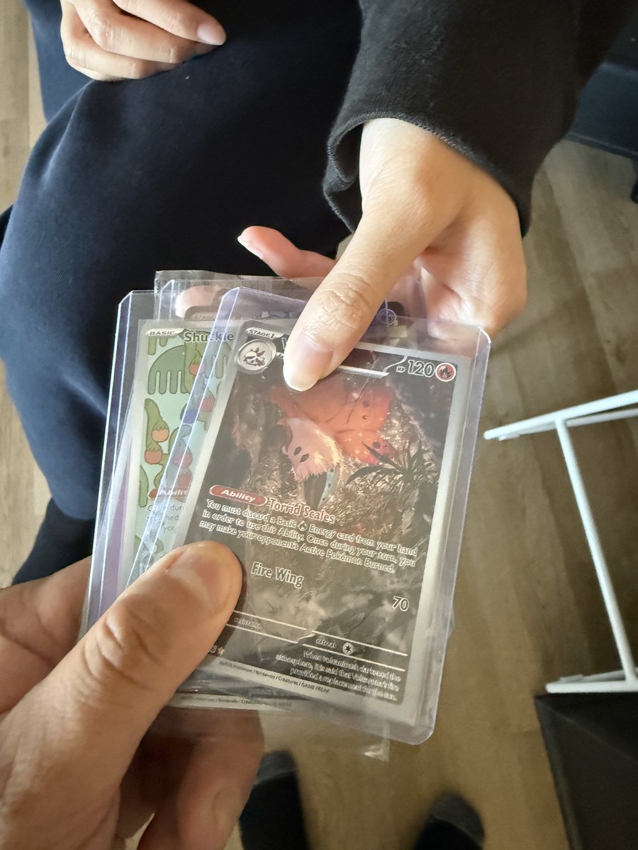 dlcgrawks's tweet photo. Personally, handing Our 2nd Place winner her price! Congrats @lenali_llamas 🥳 https://t.co/AwmRIk0DOe