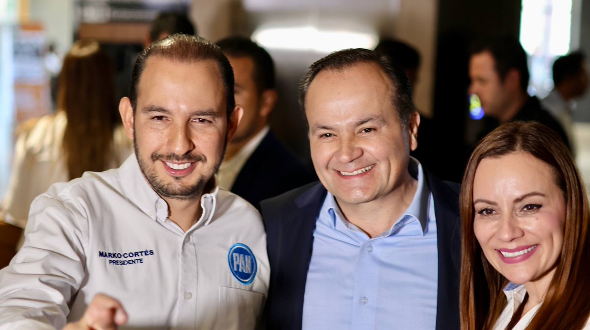 Feliz cumpleaños <a href="/MarkoCortes/">Marko Cortés</a>, te mandamos un fuerte abrazo desde #Chapala. Deseamos que este nuevo año de vida esté lleno de éxitos, sabiduría e inspiración para seguir trabajando con compromiso por México y por los ideales que representas. #HacemosQueLasCosasSucedan