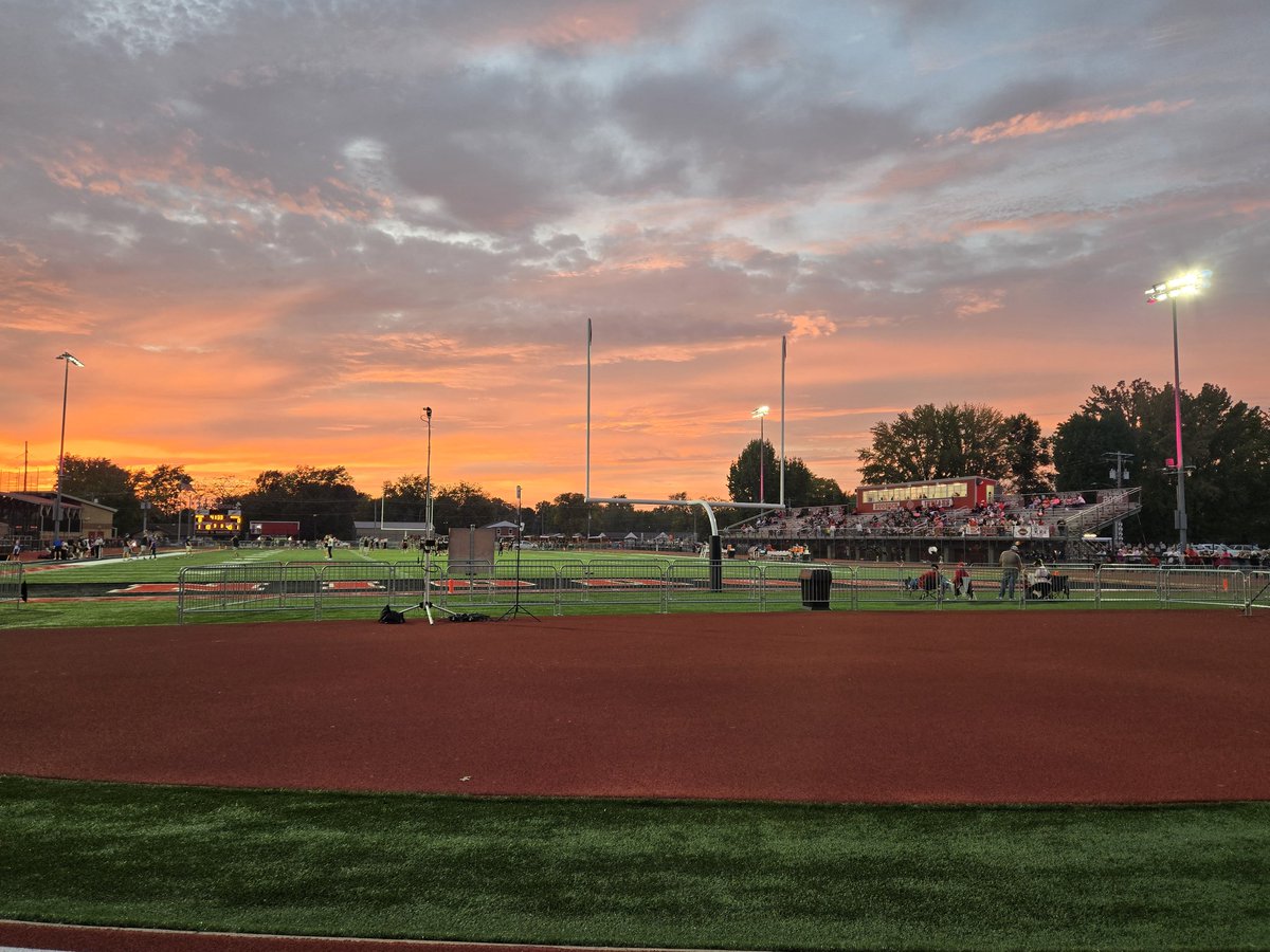 PCWeekly_Press's tweet image. A beautiful night at Van Metre for Du Quoin and Nashville.