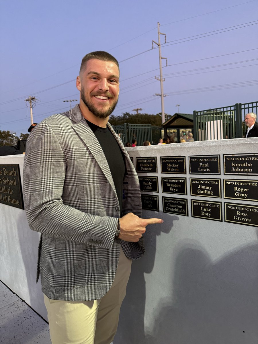 rdoty30's tweet photo. Congrats to @LukeDoty9 for being inducted into the Myrtle Beach High School Athletic Hall of Fame! Once a Seahawk ALWAYS a Seahawk! https://t.co/0WlIRZfD0D