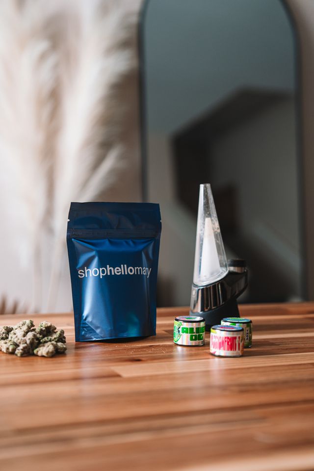 a little thank you for the hello mary fam 💙🌀

free sample packed with every order 👀🍭 only till midnight pst 🌙

🌴🌊coast through to shophellomary.com