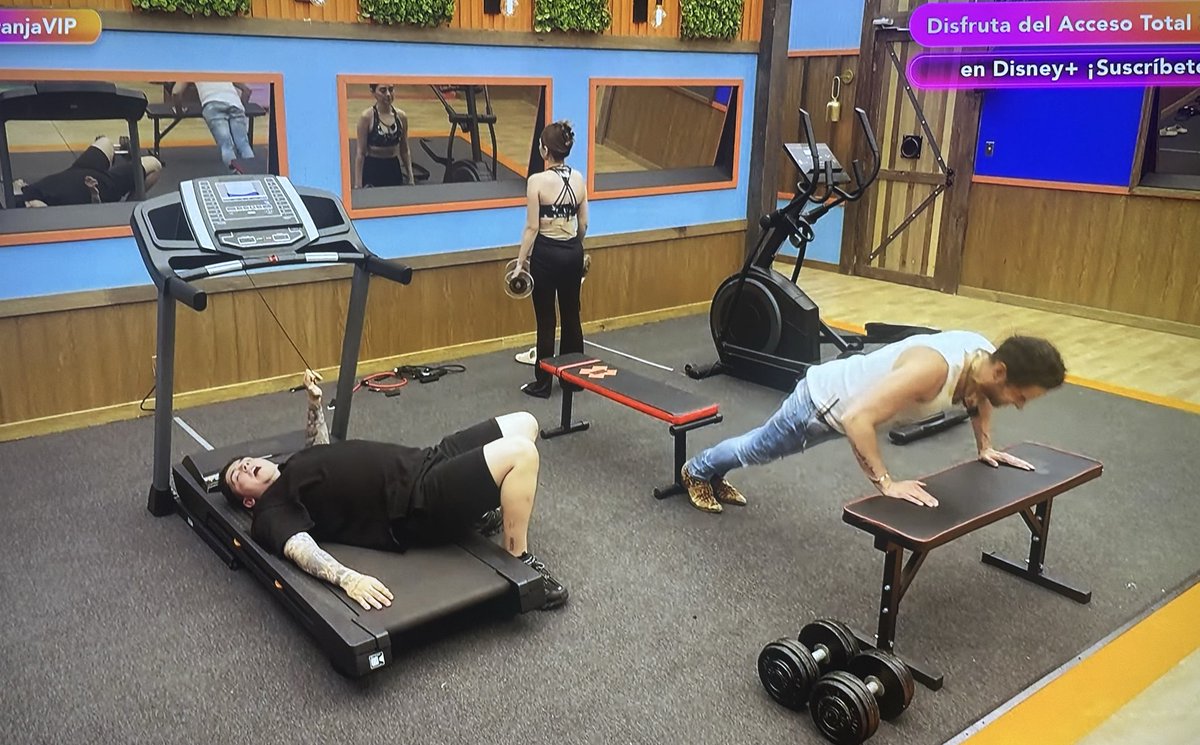 oswaldomujica's tweet image. Omahi está a punto de coronarse como el mueble más mueble en toda la historia de los reality shows en México. Estoy en shock. 
#LaGranjaVIP