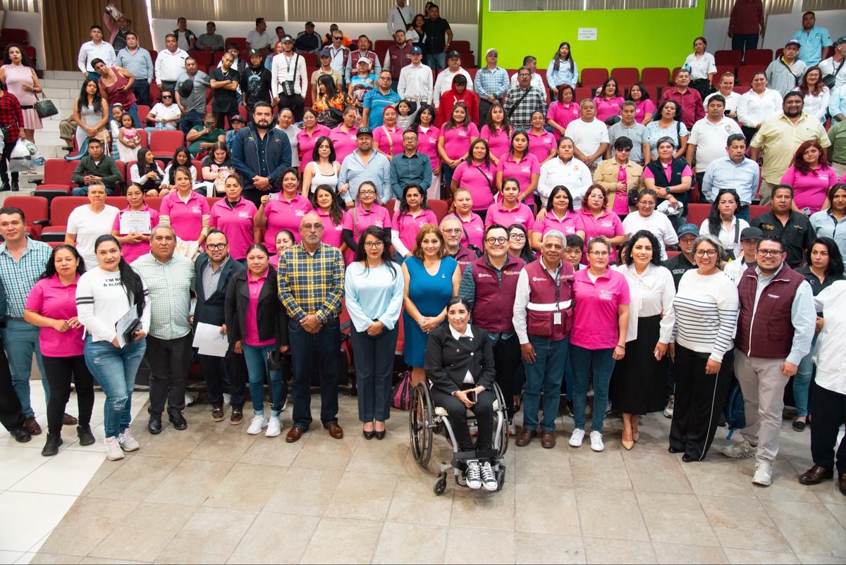 SEMOV_Edomex's tweet image. ✅ En el @Edomex seguimos dando resultados.
🙎🏻♀️🙎🏼♀️Con la clausura del 8º curso del programa Mujeres al Volante en #Texcoco, impulsamos la participación de las mexiquenses en el transporte público.
💪 ¡Más igualdad, más movilidad y mejor futuro para todas! #ElPoderDeServir
