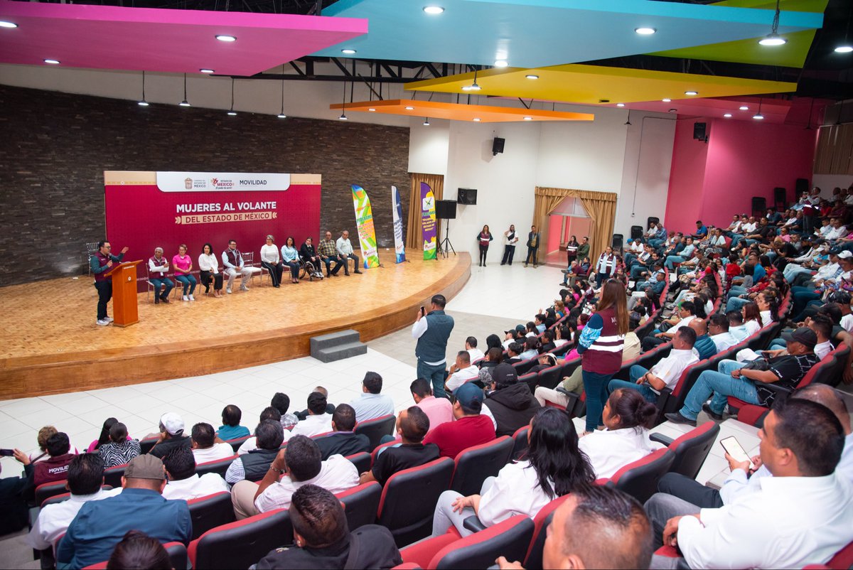 SEMOV_Edomex's tweet image. ✅ En el @Edomex seguimos dando resultados.
🙎🏻♀️🙎🏼♀️Con la clausura del 8º curso del programa Mujeres al Volante en #Texcoco, impulsamos la participación de las mexiquenses en el transporte público.
💪 ¡Más igualdad, más movilidad y mejor futuro para todas! #ElPoderDeServir