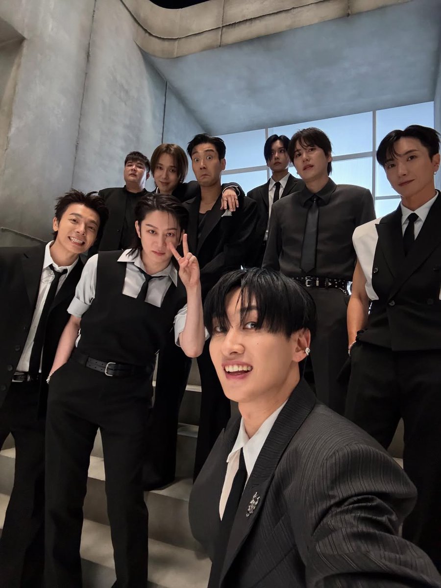 I vote for #SUPERJUNIOR on #2025MAMAVOTE