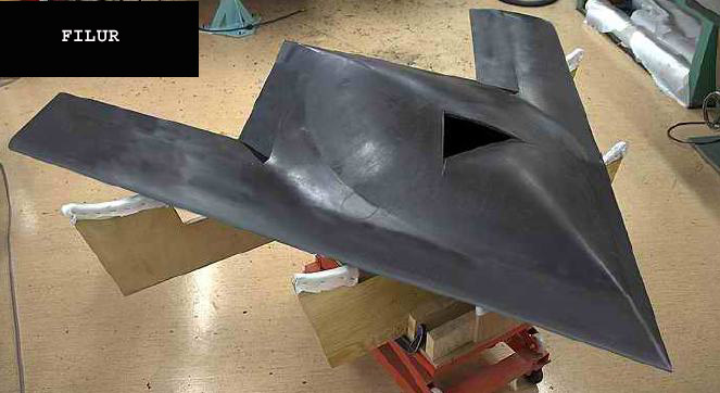 GripenNews's tweet image. 🇸🇪 #history 20 years ago, on October 10, 2005. 

Saab #FILUR first flight at Vidsel base. Filur stands for Flying Innovative Low-Observable Unmanned Research vehicle.

V-stabs on, but removable. After FILUR, Saab worked on the #nEUROn UCAV with European partners.

Photos: Saab AB