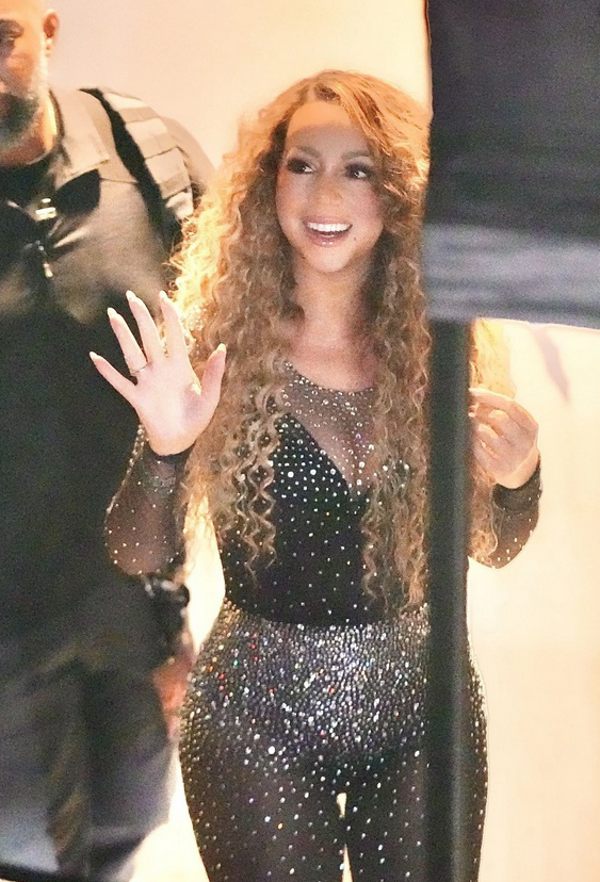 gillesakacake's tweet image. . @MariahCarey in Brisbane yesterday (backgrd, all rights reserved)