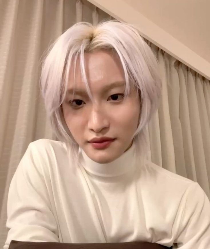 Alpha jccng who gets so needy and whiny and clingy to his omega hwc during his ruts, unable to physically detach himself from the crook of sh's neck. Every time sh tried to pull away, to get them water and food for hj's week-long rut, he would start sulking and crying, +