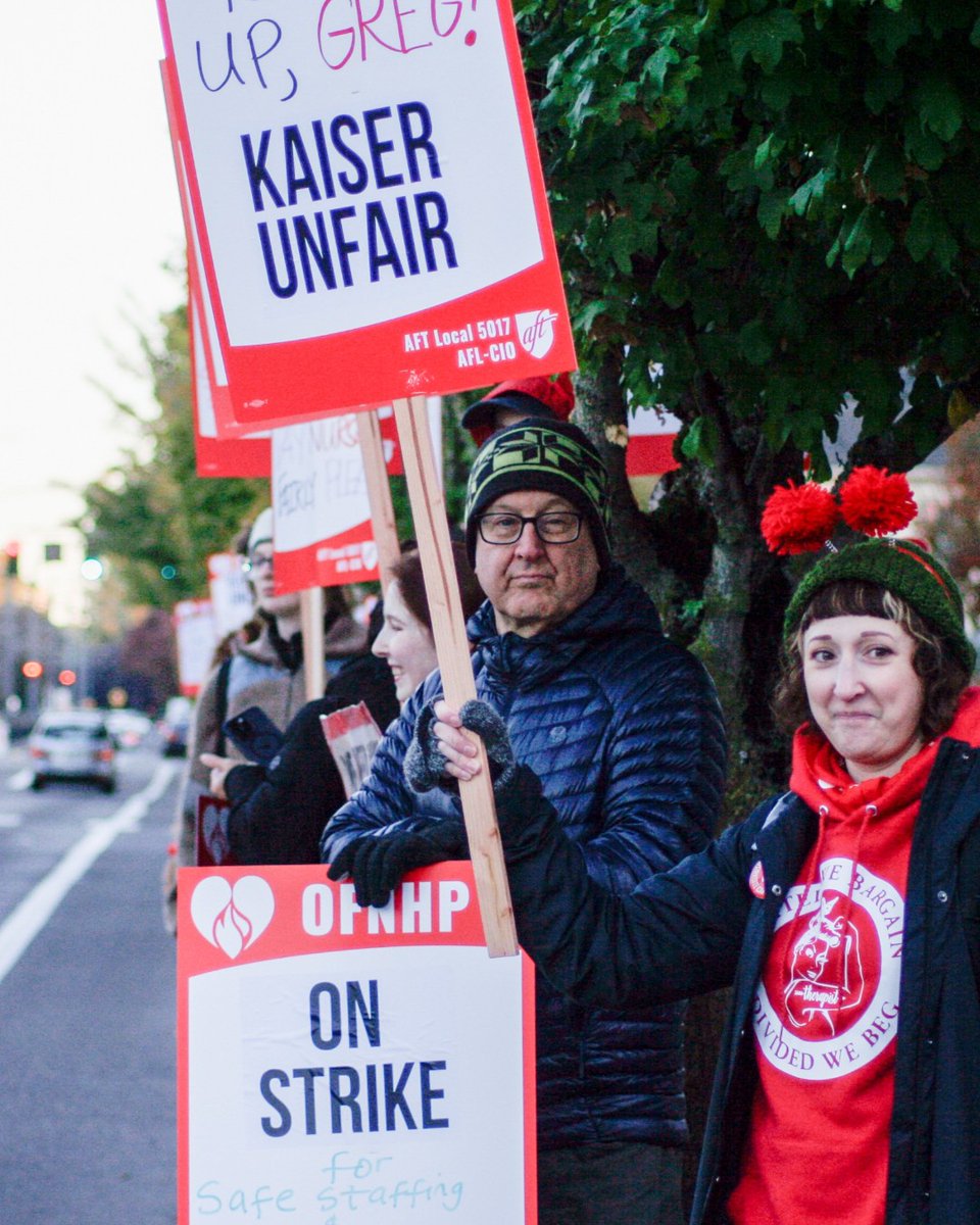 OregonAFLCIO's tweet image. Kaiser executives are hoarding billions while frontline healthcare workers are on strike fighting to keep patients safe. 

A strike is the last thing anyone wants — but care comes first. 

#OneVoiceOneFightOneFuture #OFNHP #UnionStrong #KaiserStrike #OregonLabor