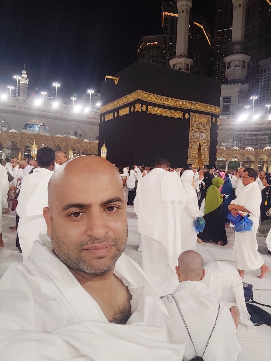 खुद को खुदा के सुपुर्द 
कर देने के बाद बंदा ऐसा दिखता है ! 

#umrah