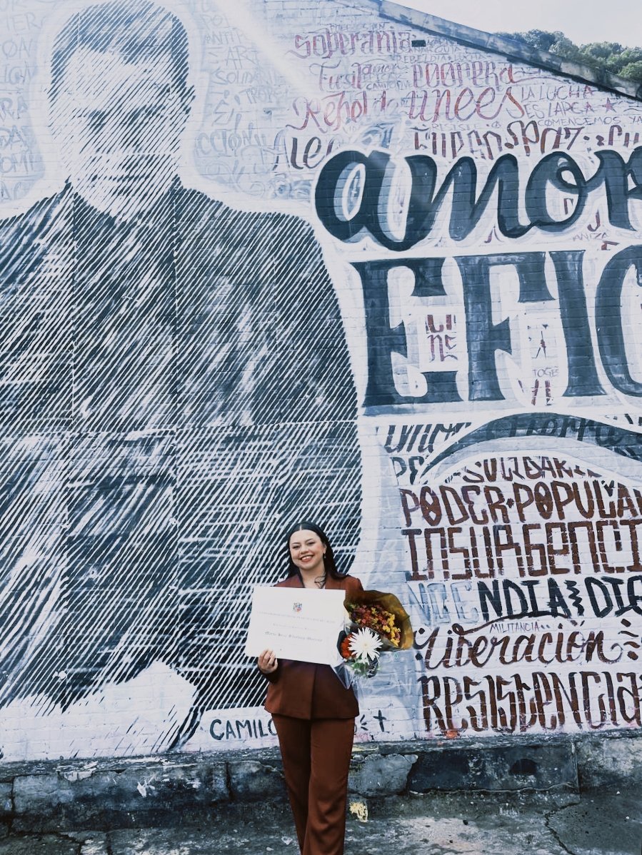 13gnilrets12's tweet photo. ORGULLOSAMENTE LICENCIADA EN CIENCIAS SOCIALES DE LA GLORIOSA UNIVERSIDAD DISTRITAL. https://t.co/MnZ7plfpgE