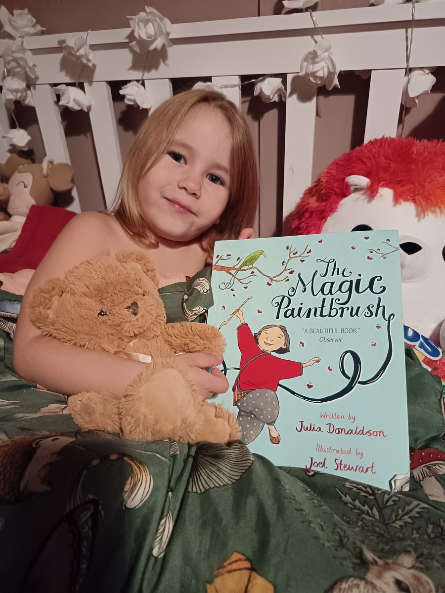 TinaHelbert's tweet photo. Daisy with this week's bedtime bear and story.
@GorsewoodPrimar
#gorsewoodprimaryschool #juliadonaldson #childrensbooks https://t.co/wLjTlUwP5n