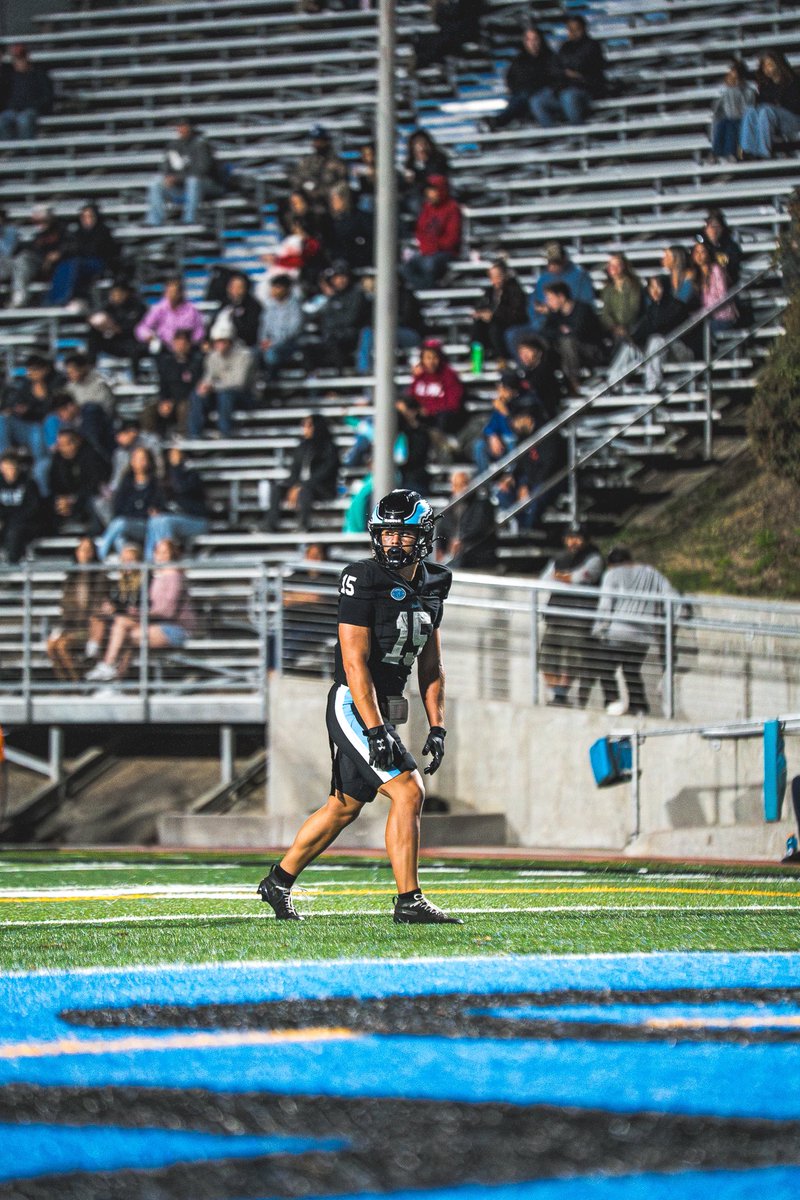 Ski_Axel's tweet photo. Cruz Ferris 5’11 185 @CruzFerris8 ( Cabrillo CC) WR THAT DOES EXTREMELY well reading defenses! Can get in n out of routes fast consistent! Catches very consistent and has glimpses of yac! Does good job improvising on certain routes and scheme to make plays ! Had breakout games of 154 yds 7 catches 2 TD’s… when opportunity is there he rises!