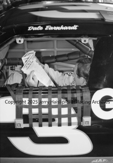 RacingBrh's tweet photo. September 16, 1989. Dover. Dale Earnhardt catching up on the previous weeks cup race at Richmond by reading the September 14, 1989 issue of Winston Cup Scene. @TheSceneVault @ArchivesDe @DaleJr https://t.co/O2c7aIvMMD