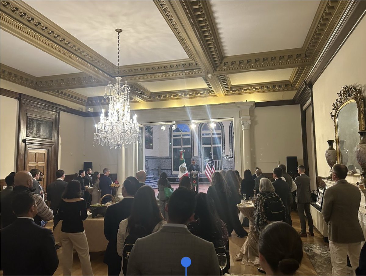 SmBizRoundtable's tweet image. Great evening at the North America Stakeholders Roundtable &amp;amp; Reception alongside the @EmbamexEUA 

Thanks to Ambassador @JC_LARARMIENTA for his remarks on small biz growth, economic cooperation &amp;amp; the road to #EX25 in Mexico City!

tinyurl.com/sh4tkkw7…