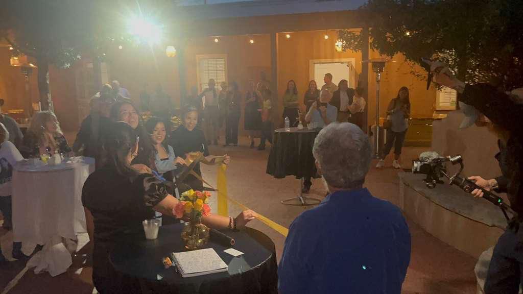 ConsulMexAlb's tweet photo. #TeamAbq @SRE_mx @ConsulMexAlb tuvo el honor de presenciar la apertura de la nueva oficina legislativa del Distrito 9 en @BernCounty #NM (@CindyNavaSpeaks), 
quien reafirmó su compromiso con nuestra comunidad. 

¡Felicidades al Distrito 9 por este nuevo espacio para la comunidad y a nuestra querida Senadora por siempre poner en alto el nombre de México!