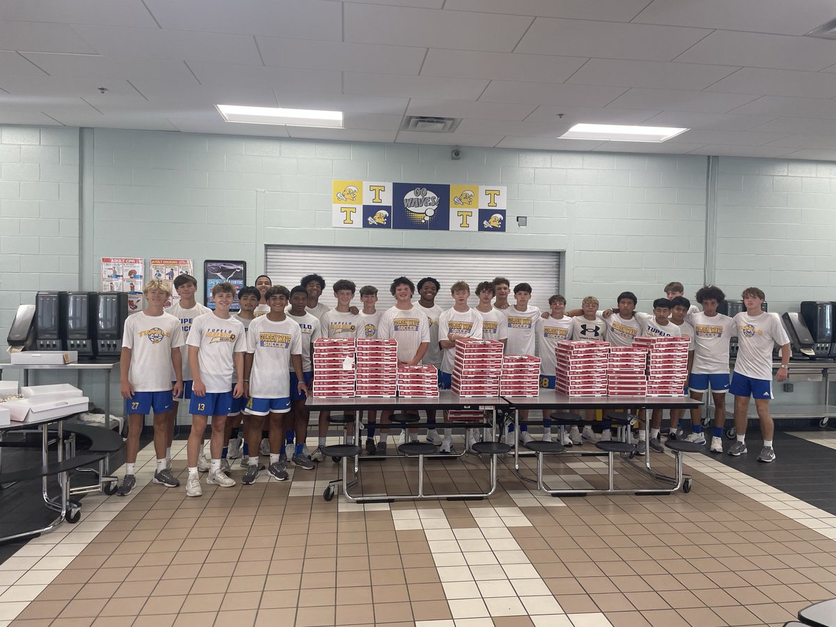 Huge shoutout to <a href="/TupSoc/">Tupelo Soccer</a> for helping deliver pizzas for the #TPSD A celebrations.