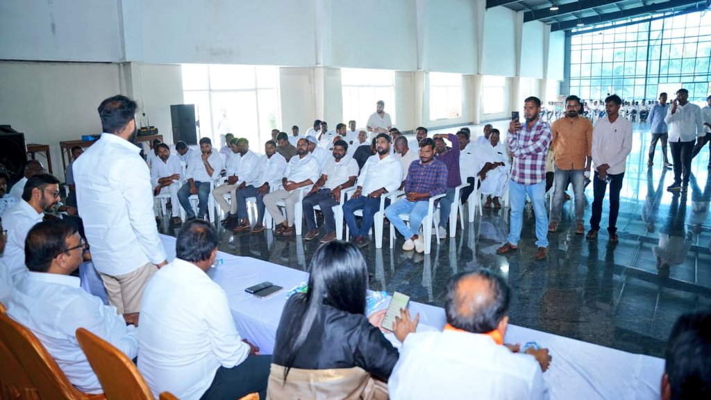 szarita's tweet image. Day 7 - #SangathanSrijanAbhiyan
#Sangareddy #Zaheerabad
Meeting at Zaheerabad Assembly and Block A

@kharge @RahulGandhi @priyankagandhi
@kcvenugopalmp @Bmaheshgoud6666 @revanth_anumula @VamsiChandReddy @s_kanth @Viswanathan_INC  @INCTelangana @INCIndia @Naveen1177 @dnetta