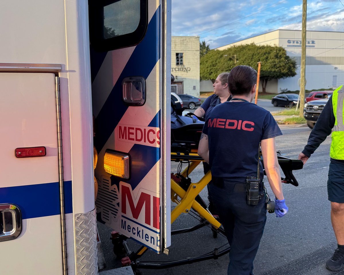 MecklenburgEMS's tweet photo. Flashing lights ahead? Your caution could save a life. 🚨
Slow down. Move over.

Medic crews, first responders &amp; roadside workers care for others just feet from traffic. Give them space — it could save a life. 💚

#MoveOver #RoadSafety #EMS #FirstResponders #MeckMedic https://t.co/coGjhWvXXf