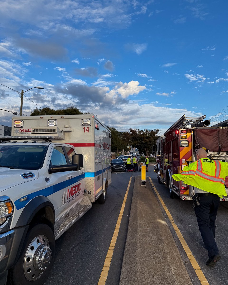 MecklenburgEMS's tweet photo. Flashing lights ahead? Your caution could save a life. 🚨
Slow down. Move over.

Medic crews, first responders &amp; roadside workers care for others just feet from traffic. Give them space — it could save a life. 💚

#MoveOver #RoadSafety #EMS #FirstResponders #MeckMedic https://t.co/coGjhWvXXf