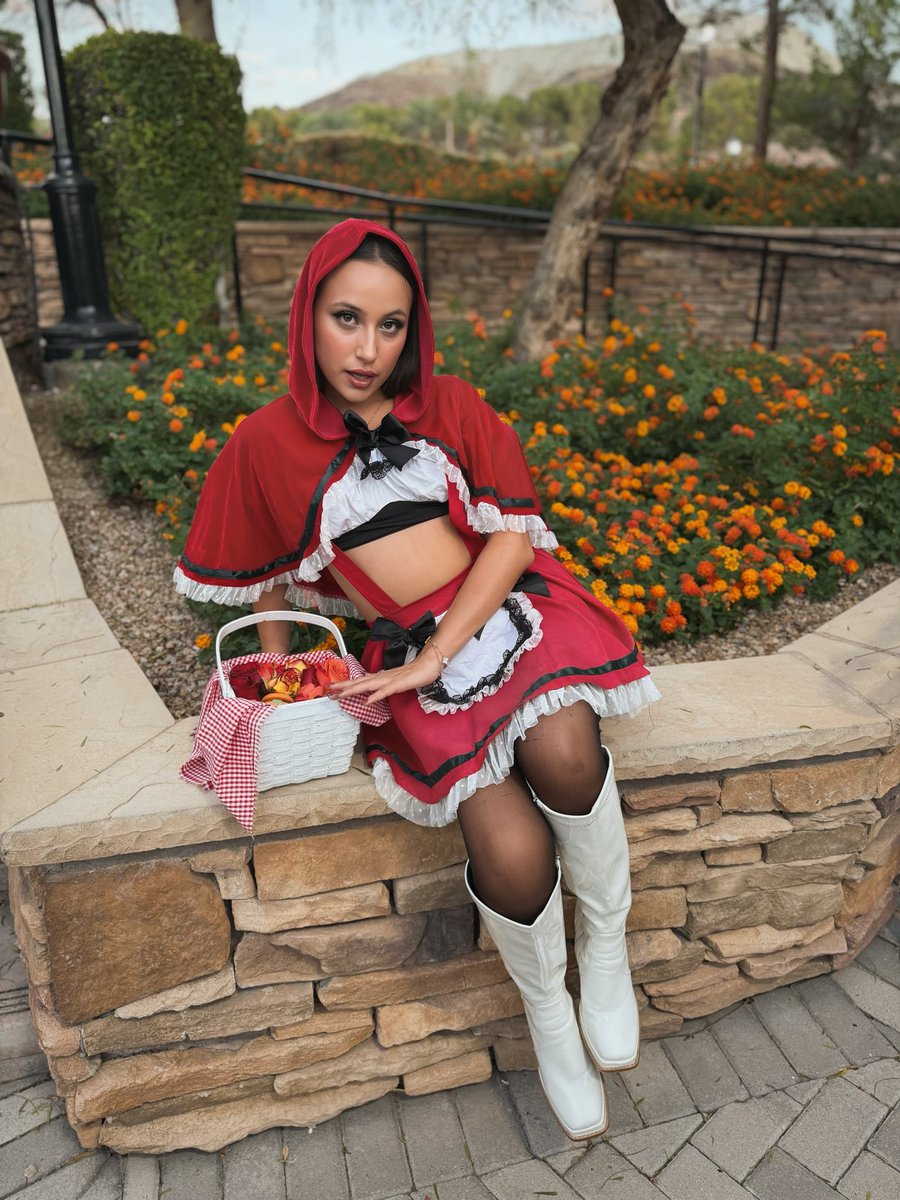 little red riding hood ❤️🐺

📸/🎥  <a href="/xxxamonebane/">Amone Bane</a>