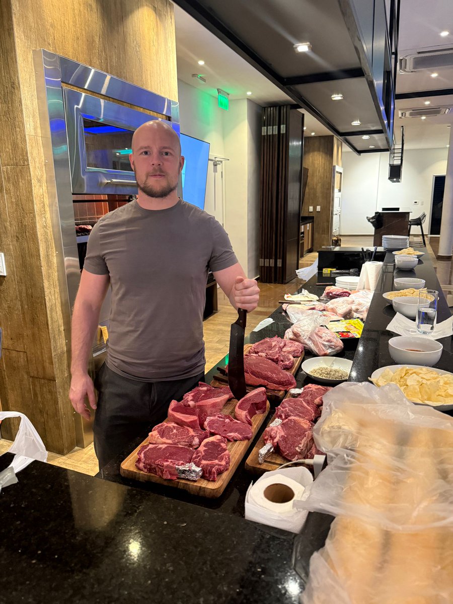 I came to Paraguay not knowing anyone.

Now I host asados with 
People who feel like family.

Every time, 
Something special happens