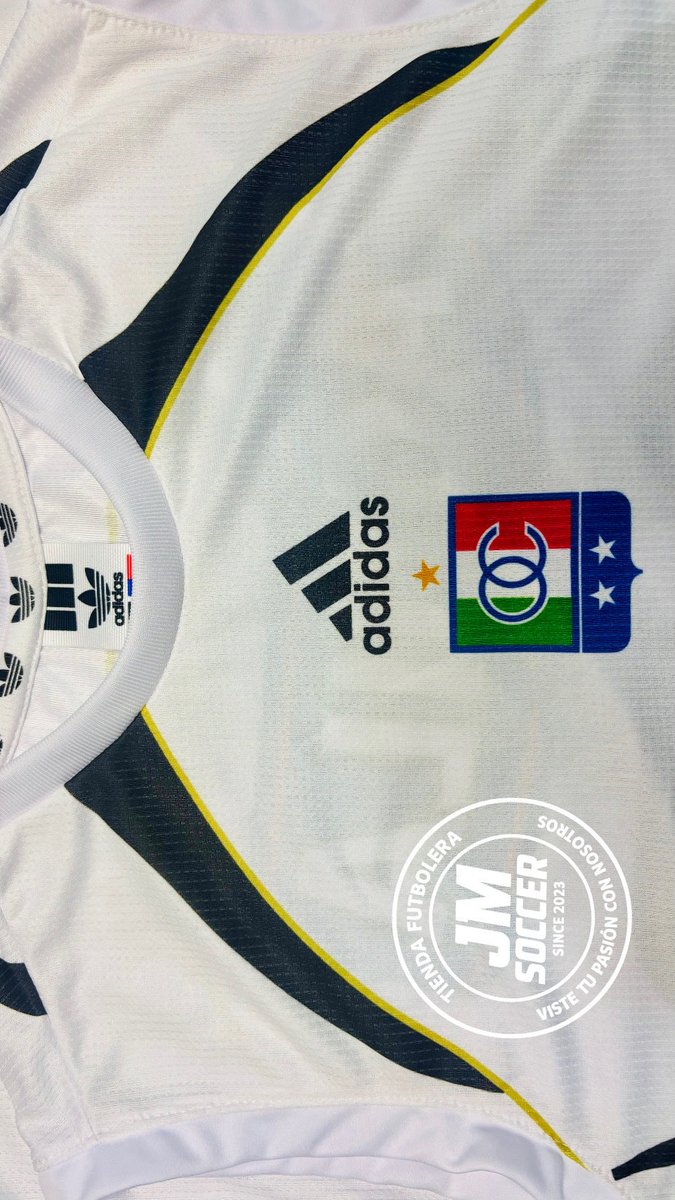JMSOCCER23's tweet photo. “Cuando Adidas vistió al Once Caldas, cada detalle tenía historia. 
Este musculoso revive una época dorada, de fútbol con identidad, clase y pasión por el blanco.

Un diseño para hinchas de verdad.

Manejamos todas las tallas 🇮🇹

https://t.co/ZQwZqHBDzH

#OnceCaldas  #Adidas https://t.co/O3aiKNNH3V