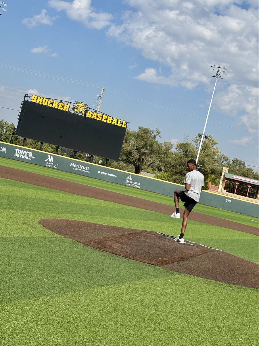 02_Jlee's tweet photo. Thank you @WichitaState for an awesome visit! @GoShockersBSB @GoShockers #SHOCKERVISIT #GoWU https://t.co/0Vgejs6SNy