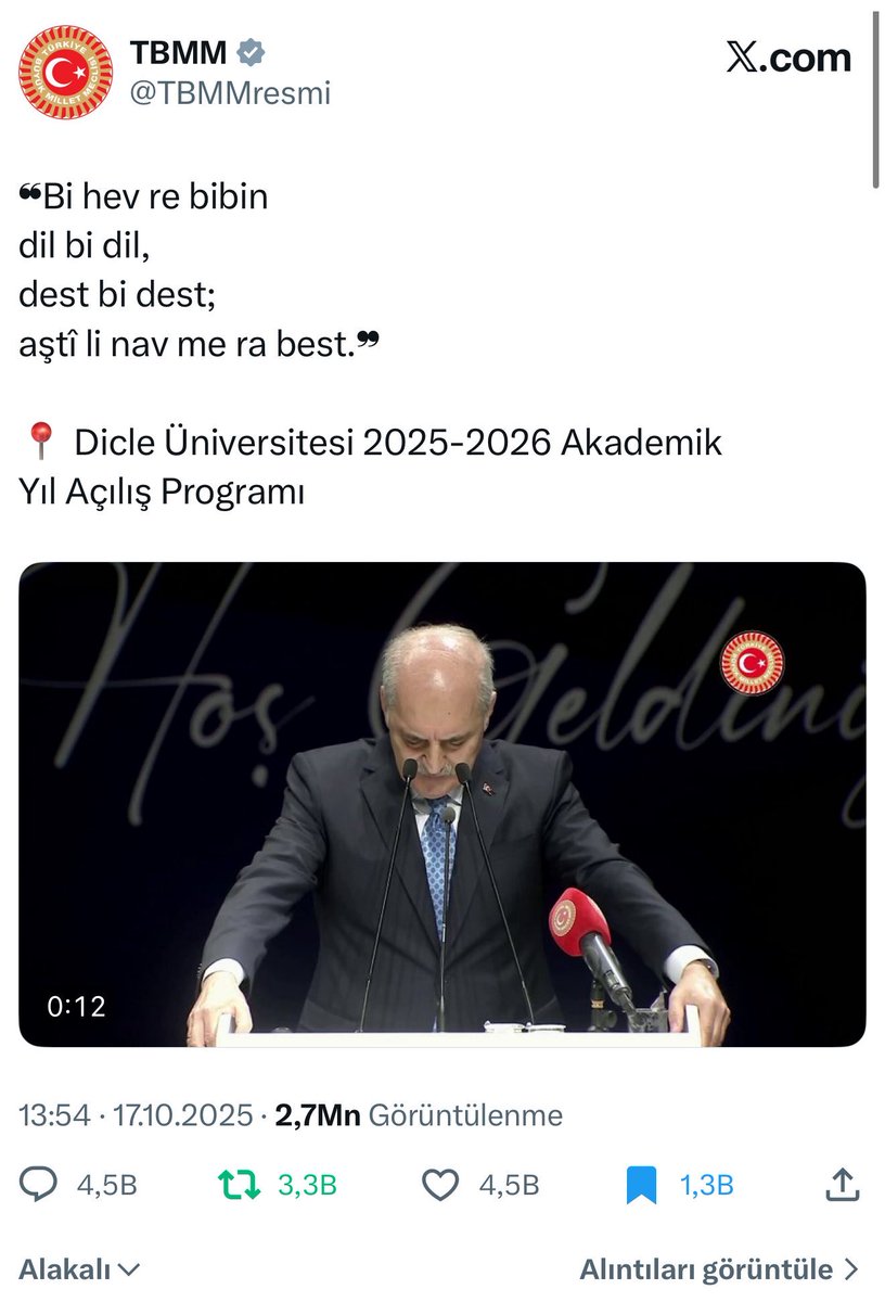 Arapça, İngilizce, Fransızca, Rusça yazınca “diplomasi”,
Kürtçe olunca “tehdit”!
Demek ki mesele dil değil, kimin dili.
Bazılarının kulağına barış fazla geliyor galiba.