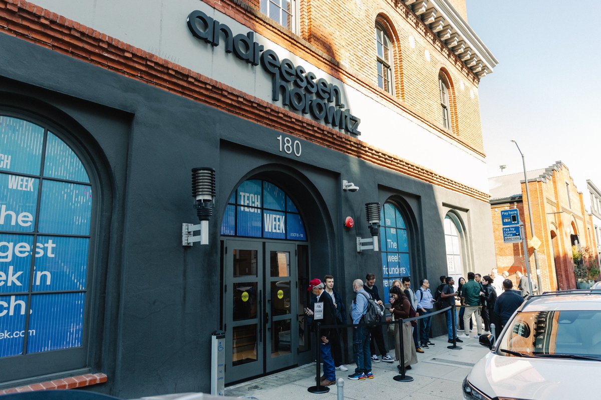 _CallMeMacy's tweet image. Still absolutely buzzing from our @speedrun AI Faire last Friday during #SFTechWeek! We had a line around the block to come see the 29 hottest startups building in AI. The day wouldn&apos;t be complete without churros, popcorn, and AI Faire Candy Bar Power Banks.

The @a16z team…