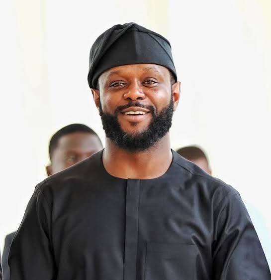 oxygist's tweet image. Seyi Tinubu dashes Nollywood Actress Sarah Martins a whopping N20Million after are unfortunate encounter with Lagos task force officials, who har@ssed her for cooking on the street in Lekki for the less privileged.
(#NoExcuses Indrive Yayi Excel Blord Machine)