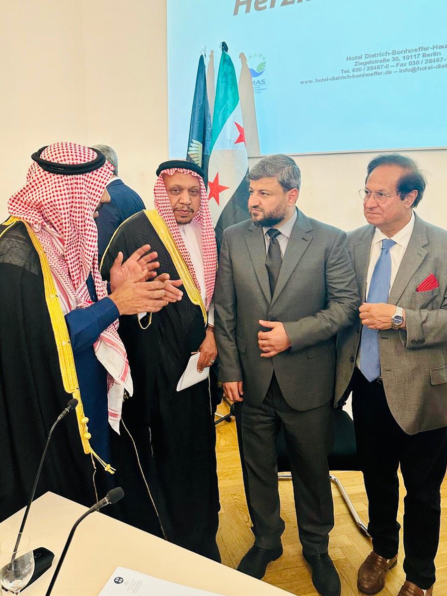 alghyth_B52's tweet photo. جزيل الشكر والعرفان لحكومة الجمهورية العربية السورية، وسفارتها الموقرة في برلين، على دعوتهم الكريمة وحُسن حفاوة الاستقبال.

نحن أبناء سوريا، نُعيد التأكيد على أن الولاء للوطن هو الأصل والمنطلق، وأننا على العهد، سنداً لدولتنا في حفظ الأمن والاستقرار، وسواعدَ فاعلة في معركة إعمار https://t.co/zrCgInnLwo