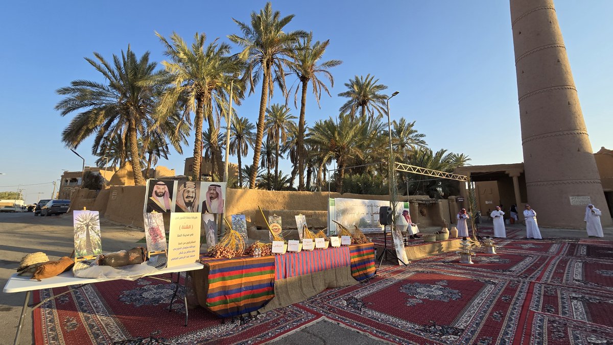 AlawdhNet's tweet photo. جانب من حضور فعالية المغمي (كنز التمر في المنقولة) في االقرية التراثية بـ #عودة_سدير 
عصر يوم الجمعة 25\4\1447هـ

#المجمعة #سدير #عام_الحرف_اليدوية_2025 https://t.co/YvFtD6TDqf