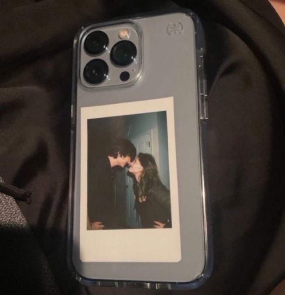 doimaszpassa's tweet photo. namorar pra colocar a nossa foto na capinha >>>>>> https://t.co/8M9oI23oMY