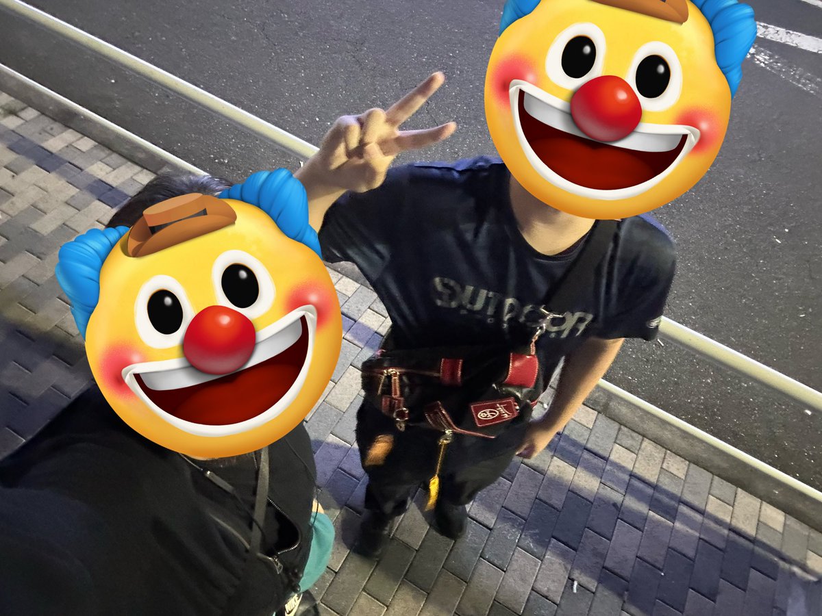 U_800a's tweet image. 昨日メルドラと並んで歩きながら話してて、
ふと顔を見た時に少し見上げなきゃいけなくて、180超えに少しジェラスしました。

#FOXHOUND
#駅前にいたイカれるオバさんが怖かった