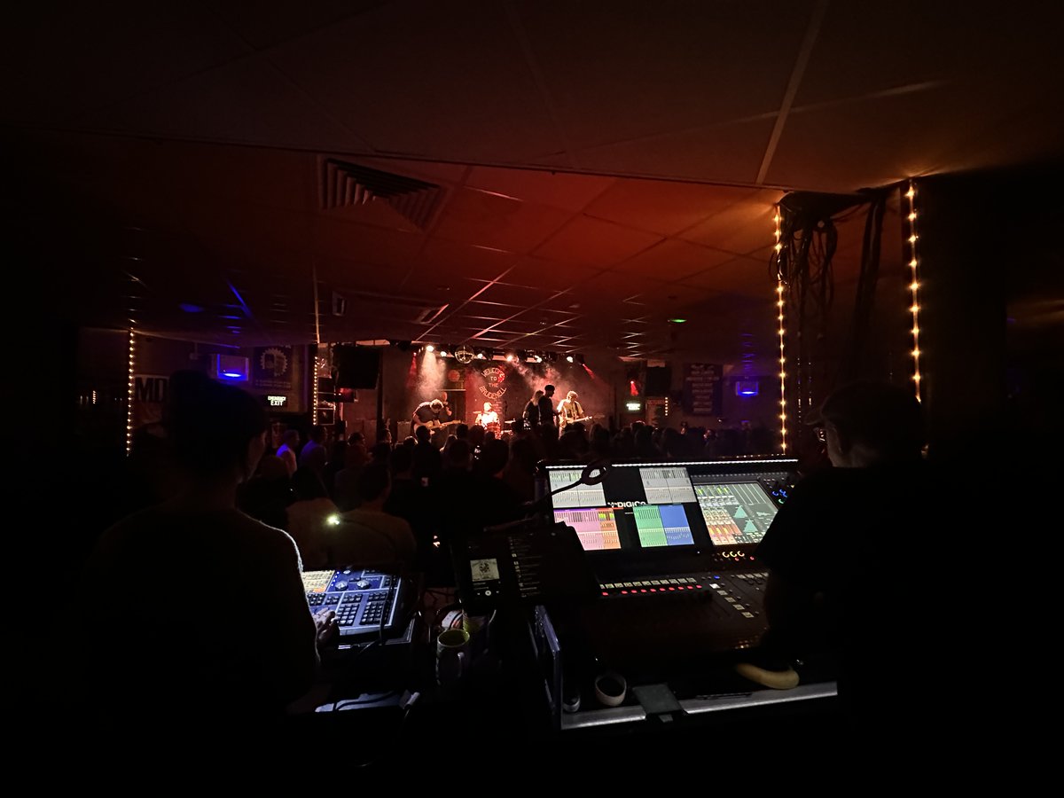 Gig Pics tweet media