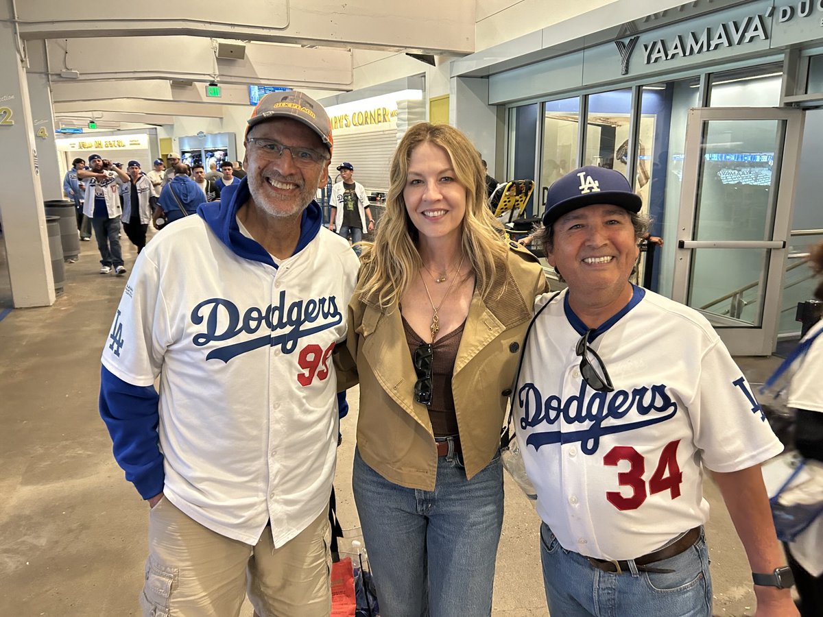 anative16_c's tweet photo. ⁦@shifting_abc⁩ ⁦@JennaElfman⁩ not only did the Dodgers win, but I also ran into Jenna Elfman, one of the stars of my favorite show, Shifting Gears. Looking forward to seeing how the relationship of Eve &amp; Matt progresses. Thank You for being so nice &amp; genuine! https://t.co/mVfvOJWVNy