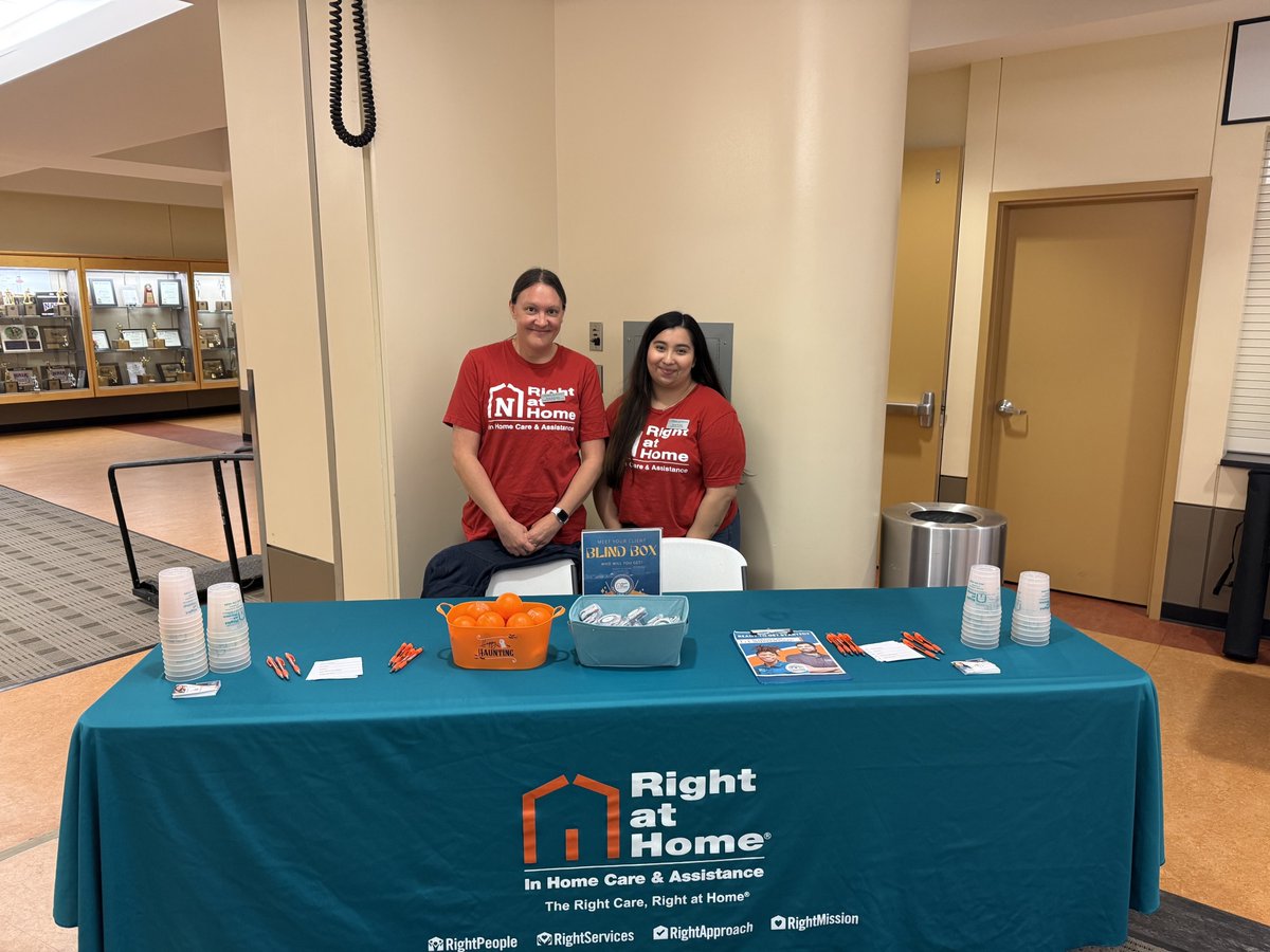 RightAtHomeNEB's tweet photo. 📚💼 A Great Day at Midland University! 💼📚

Our recruiting team had an amazing time visiting with students at Midland University this past week! 🙌💛 It was such a joy to meet so many bright, compassionate individuals who are passionate about making a difference — both in... https://t.co/PvofVl89A8