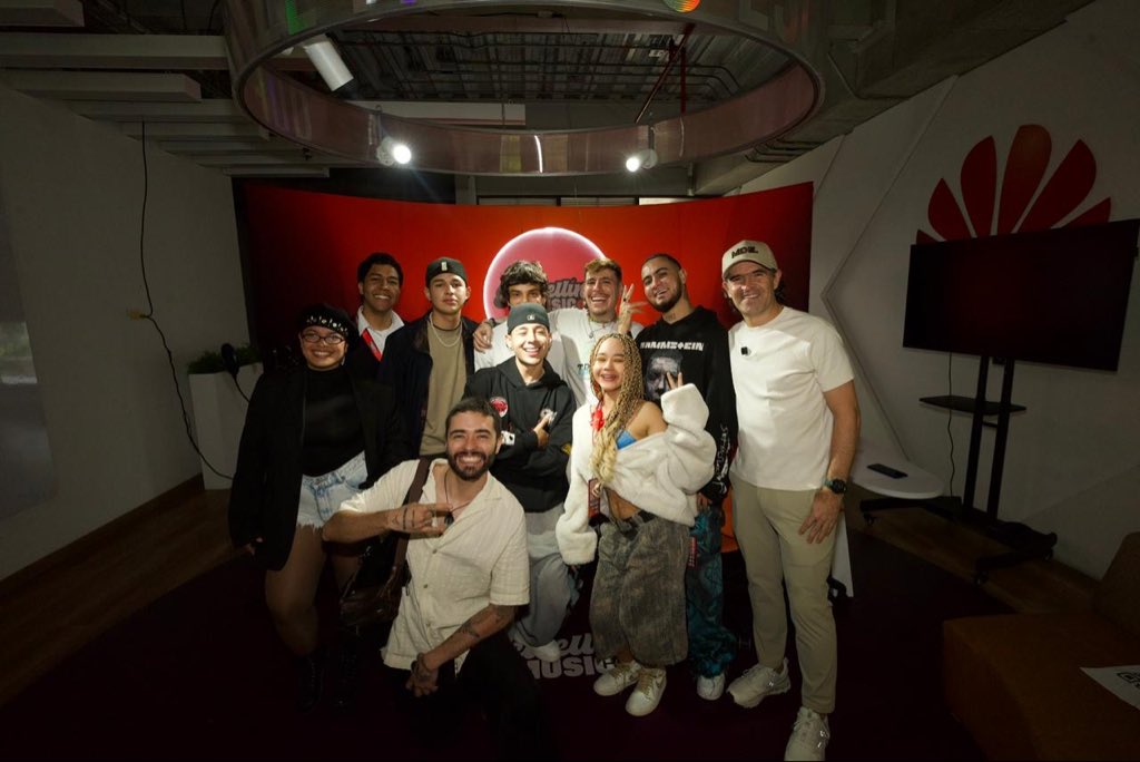 FicoGutierrez's tweet photo. Hoy anunciamos una gran noticia: Medellín Music Lab amplía su oferta y elimina el límite de edad para participar💥.

Hasta este año estaba dirigido solo a jóvenes entre los 14 y los 28 años.
Desde 2026, cualquier persona mayor de 14 podrá inscribirse.

También vamos a fortalecer la red de Estudios Públicos de Grabación. Pasaremos de 6 a 15 estudios al cierre de este gobierno. Los nuevos estudios estarán en Popular, Santa Cruz, Moravia, Guayabal, Laureles, Santa Elena, Robledo, Castilla y El Poblado. Queremos que la música llegue a todos los rincones, que ningún artista tenga que irse de su barrio para cumplir sus sueños🎶.