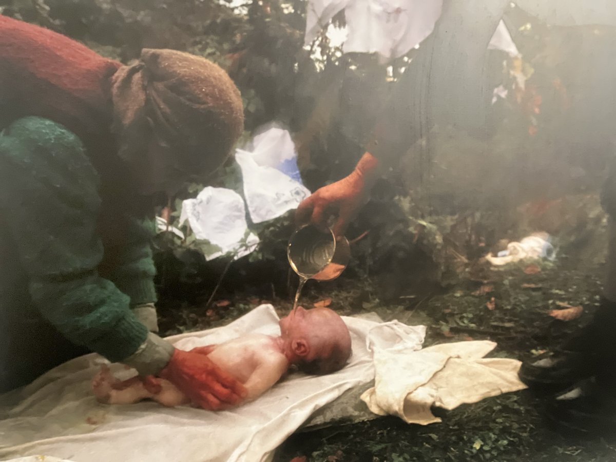 I never forgot this photo since 1999, and tried to reproduce it by memory in my LA DERNIERE IMAGE (1912), but I just saw it again tonight in <a href="/ronhaviv/">Ron Haviv</a> 's exhibition (Hotel Grand, 4th floor) Prishtina.
It's about a refugee granma bathing the corpse of a newborn dead from the cold.