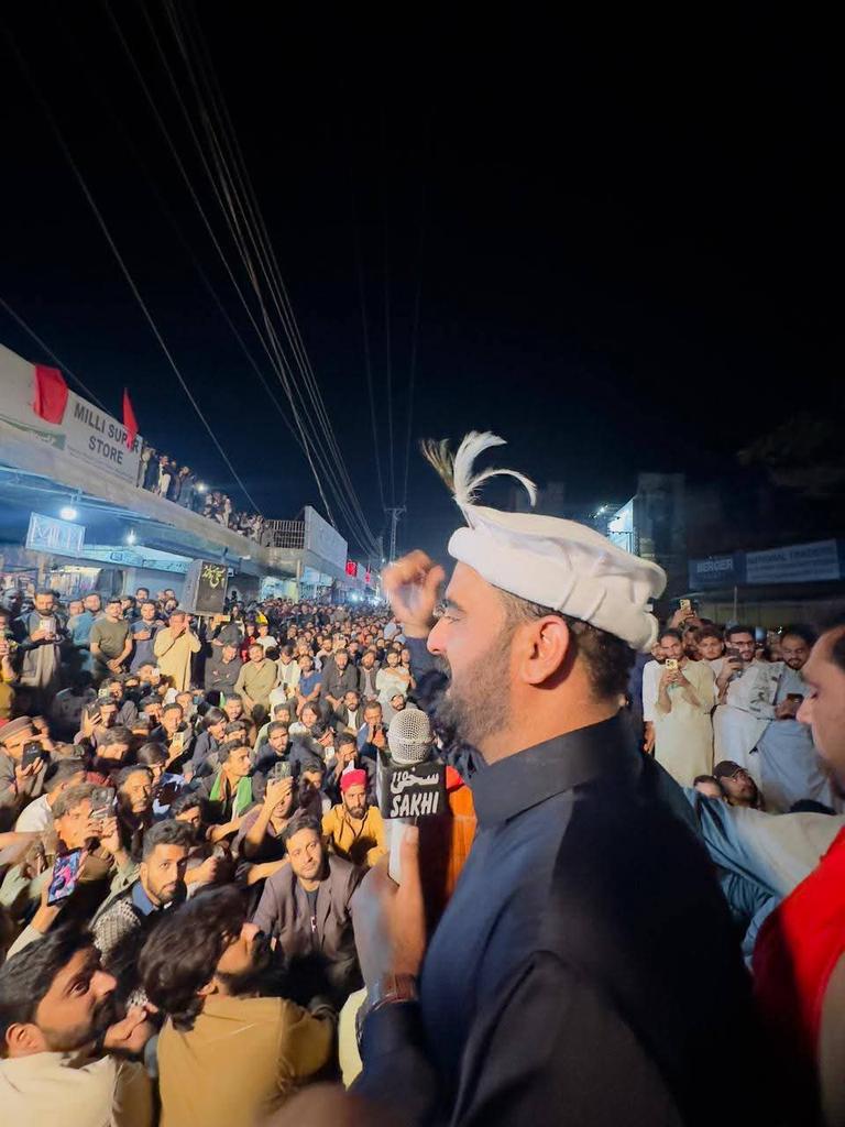 srinagarpoint's tweet image. سردار امان خان کی سرزمین مزاحمت لوئر پلیٹ میں خطاب کے دوران کی تصویری جھلکیاں ۔ ❤️
#everyonehighlightsfollowers #kashmirupdates #آزادکشمیر_کے_مسائل #عوامی_تحریک #STARNewsHD #AJKRIGHTMOVEMENT
