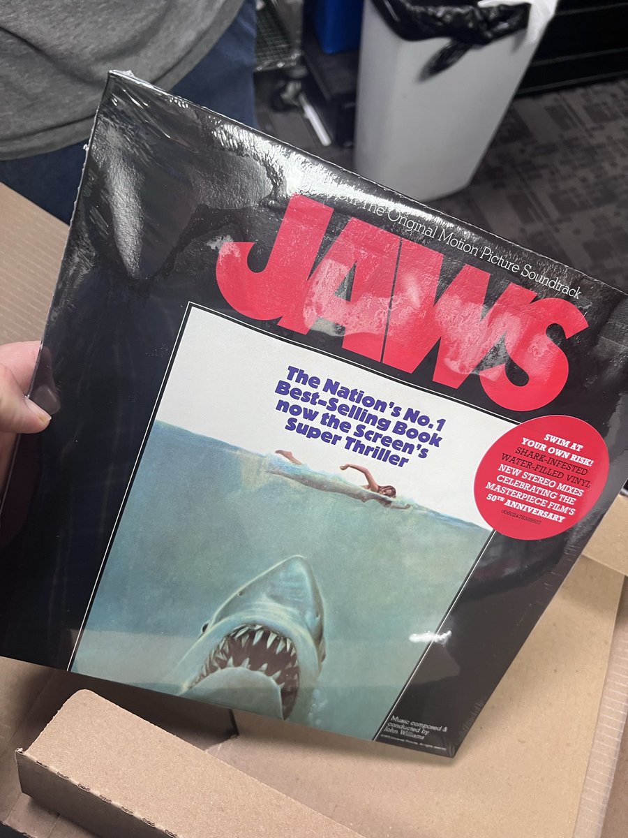 tonyvortex's tweet photo. Did anyone else who got the water filled Jaws record from @Interscope get theirs leaking? #jaws https://t.co/uzYGp8DQJL