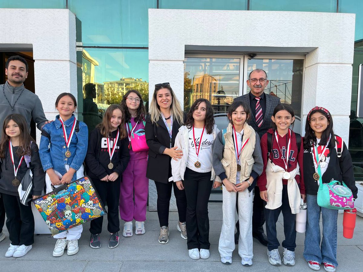 Wir haben die Gruppen ausgezeichnet, die bei unserem deutschen Schatzsucherspiel den ersten Platz belegt haben.