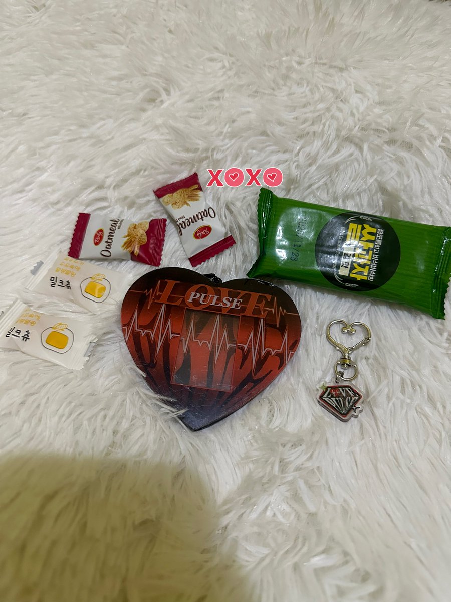 Finally had the time to unbox these albums hehe. Started unboxing at 12AM, finished around 3AM 🥹

Another serye of budol from <a href="/Kpop_Ninangs/">K Ninang's Tindahan</a> ganda-ganda ng freebies, thank you po 🫶🏼