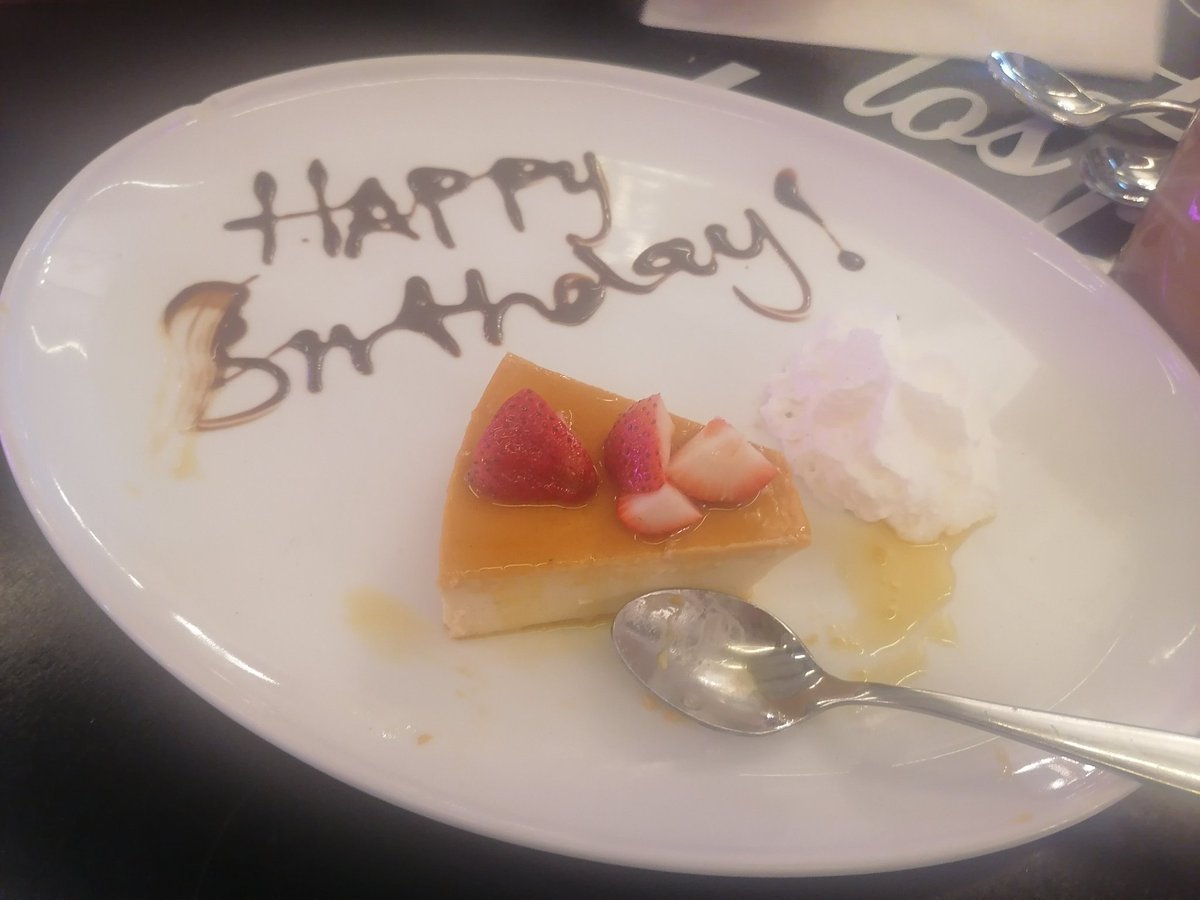 Brooooo

Literal fue uno de los momentos más cringes...

Para mi hermano

Pero de los más divertidos para mi y mi papá el cantar las mañanitas y meterme en el desmadre XD