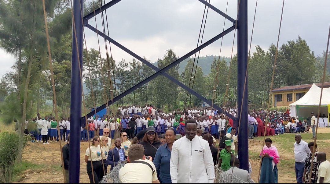 radioishingiro's tweet photo. 🚧 Mu karere ka Gicumbi, ikibazo cy’ubuhahirane n’imigenderanire mu mirenge ya Ruvune, Muko, Bwisige, Rukomo na Nyamiyaga cyabonye igisubizo! 
Ikiraro cya #REBERO  cyubatswe mu murenge wa Ruvune cyafunguye amarembo y’iterambere mu baturage.💪🇷🇼
#Gicumbi  
#BridgesToProsperity https://t.co/Sj8IsLvePn