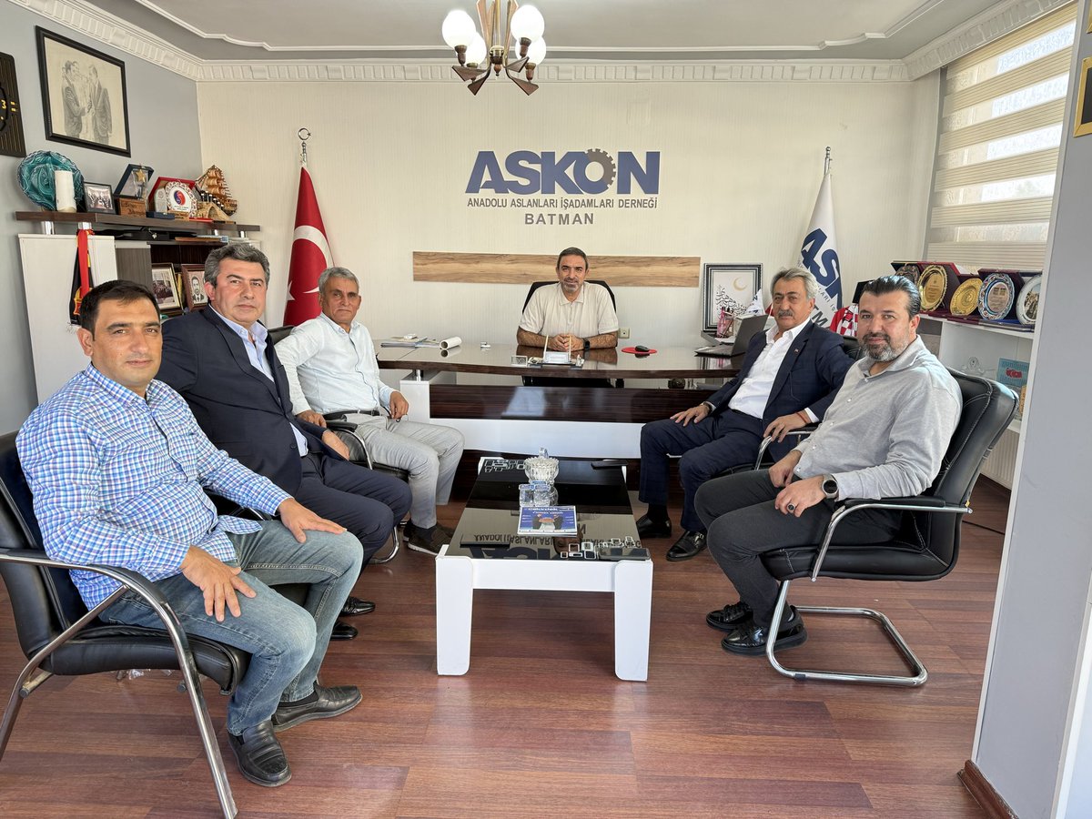 selmannasiroglu's tweet photo. Önceki dönem emniyet müdürümüz  kıymetli abimiz @KiracKoroglu46  misafirimizdi,
Hoşgeldiniz şeref verdiniz. https://t.co/b0vRIg4mas